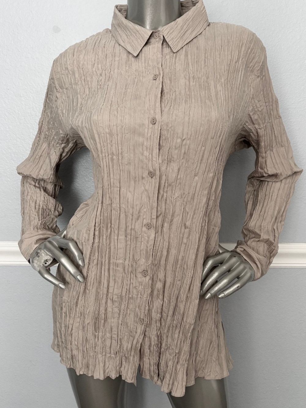Eileen Fisher Crinkled Silk Habutai Pleated Classic Collar Shirt Top Wheat PL